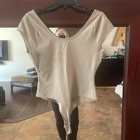 NWT bodysuit- universal threads - Picture 4 of 4